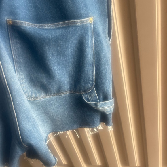 NWOT Frame Le Garcon Cutoff Short Denim Overalls - M - Picture 9 of 10